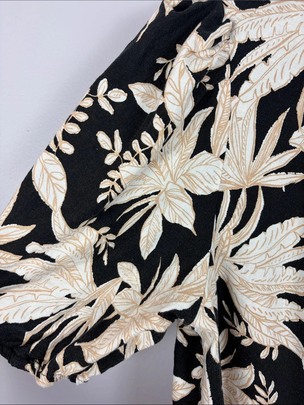 Nicole Miller Linen Blend Blouse XL Black Beige Tropical Leaf Print Resort Top - Picture 8 of 12